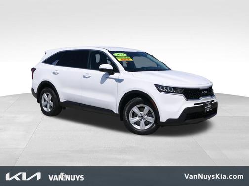 White Pearl 2023 Kia Sorento LX