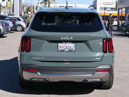 Green 2025 Kia Sorento Hybrid SX Prestige
