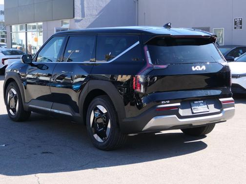 2026 Kia EV9 Light Short Range