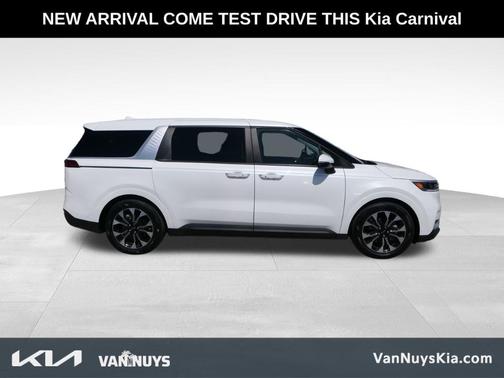 2023 Kia Carnival EX