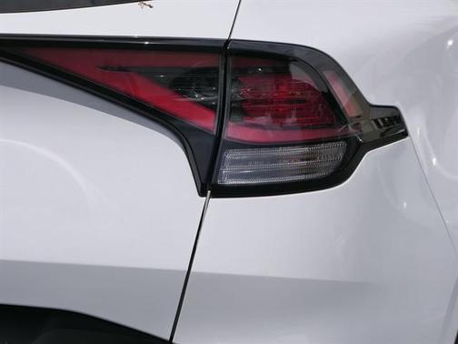 Glacial White Pearl 2025 Kia Sportage LX