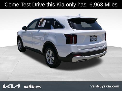 2025 Kia Sorento LX