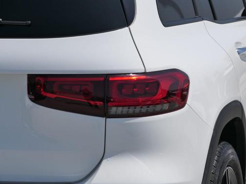 Digital White 2021 Mercedes-Benz GLB 250 Base