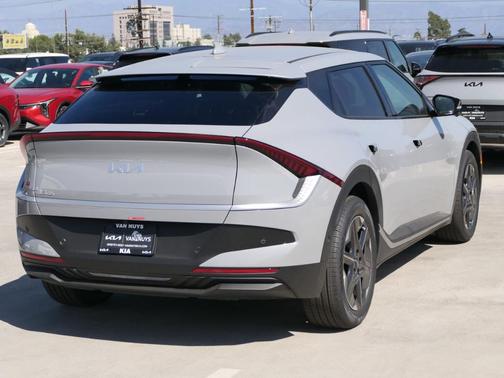 2025 Kia EV6 Light