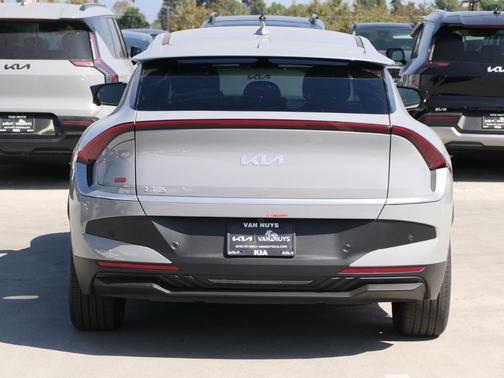 2025 Kia EV6 Light