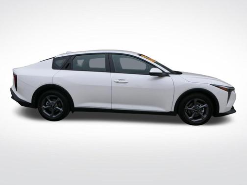 Snow White Pearl 2025 Kia K4