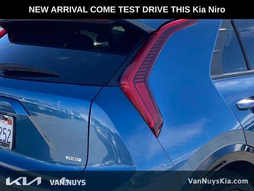 2023 Kia Niro Plug-In Hybrid SX Touring