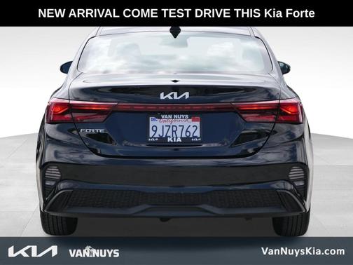Aurora Black 2024 Kia Forte LXS