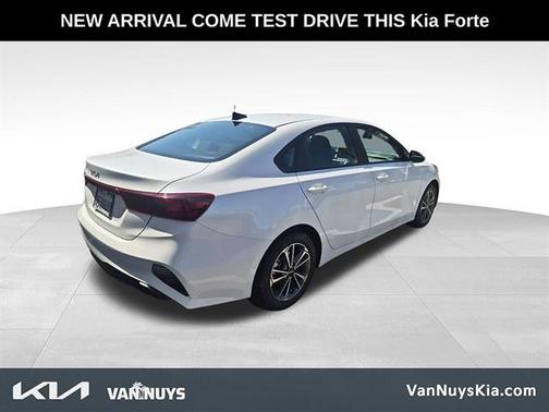 Snow White Pearl 2023 Kia Forte LXS