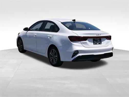 Snow White Pearl 2023 Kia Forte LXS