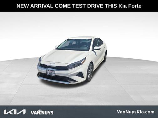 Snow White Pearl 2023 Kia Forte LXS