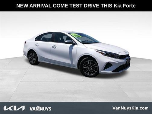 Snow White Pearl 2023 Kia Forte LXS