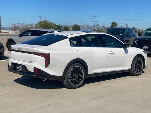 2025 Kia K4 GT-Line