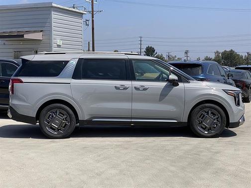 Ceramic Silver 2026 Kia Carnival Hybrid SX