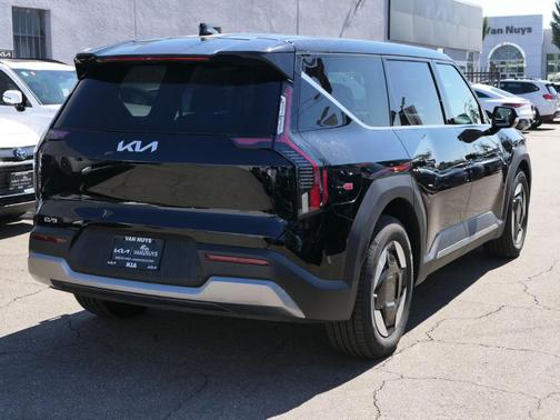 2026 Kia EV9 Light Long Range