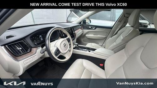 Denim Blue Metallic 2021 Volvo XC60 T5 Momentum