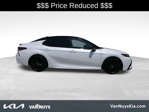 2022 Toyota Camry Hybrid XSE