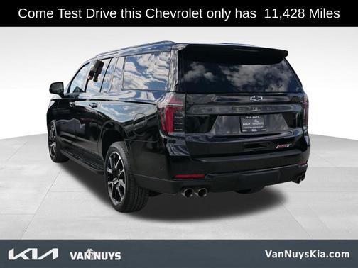 2025 Chevrolet Suburban RST