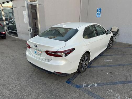 Wind Chill Pearl 2023 Toyota Camry Hybrid XLE