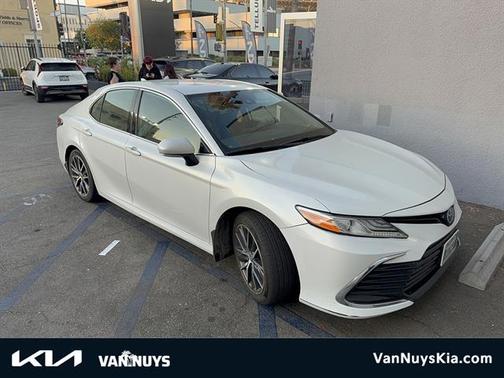 Wind Chill Pearl 2023 Toyota Camry Hybrid XLE