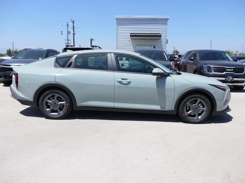 2025 Kia K4