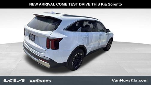 White Pearl 2024 Kia Sorento S