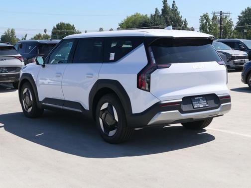 2026 Kia EV9 Light Long Range