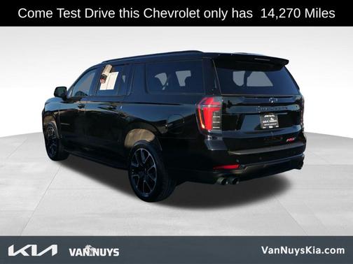 2025 Chevrolet Suburban RST