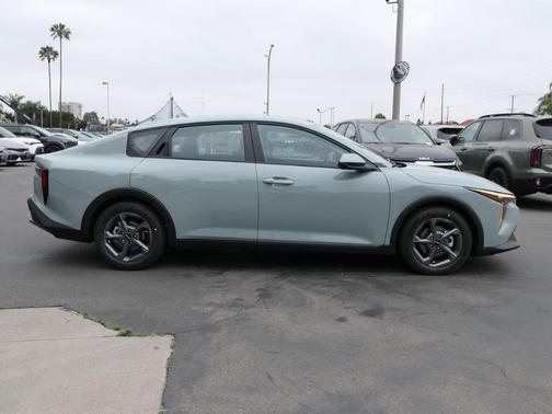 2025 Kia K4
