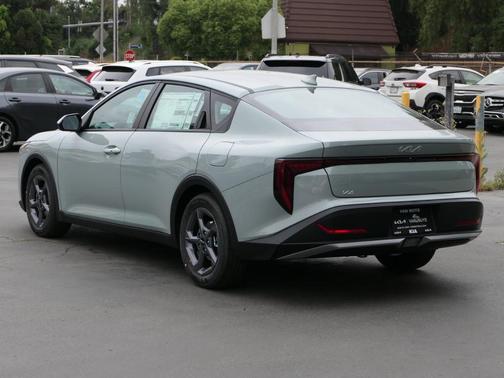 2025 Kia K4