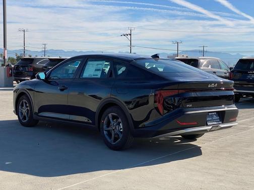 Aurora Black Pearl 2026 Kia K4 LXS