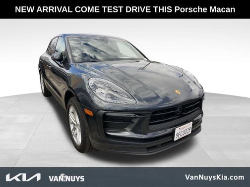 2023 Porsche Macan Base (PDK)