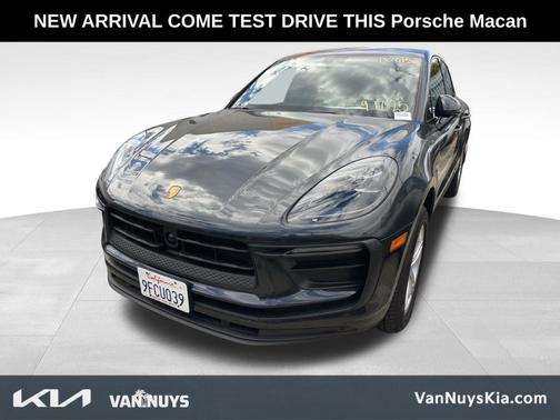 2023 Porsche Macan Base (PDK)