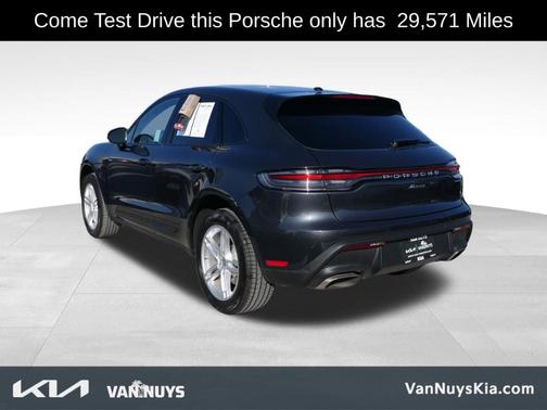 2023 Porsche Macan Base