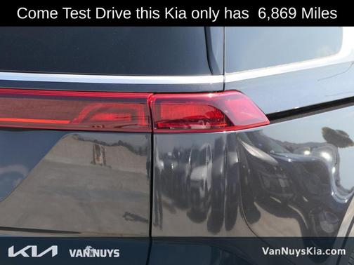 2024 Kia Carnival LX