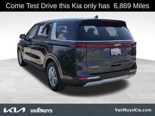 2024 Kia Carnival LX