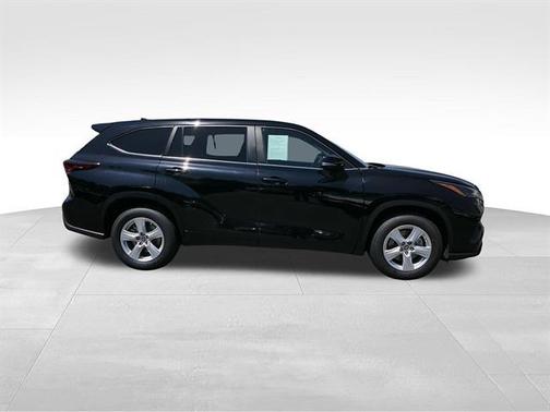 Midnight Black Metallic 2024 Toyota Highlander LE