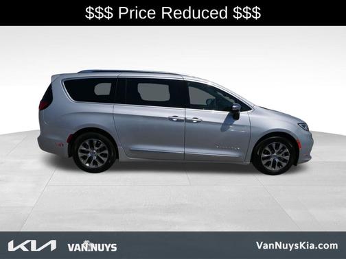 2023 Chrysler Pacifica Hybrid Pinnacle
