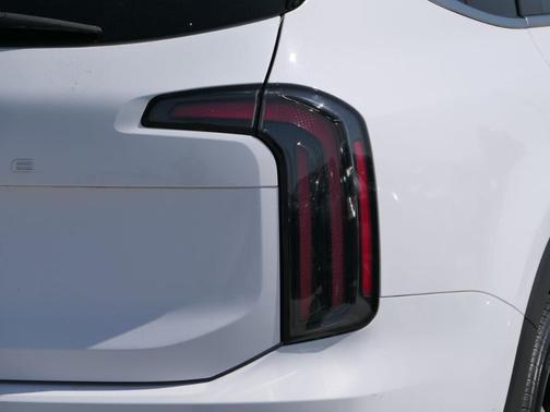 White Pearl 2023 Kia Telluride SX