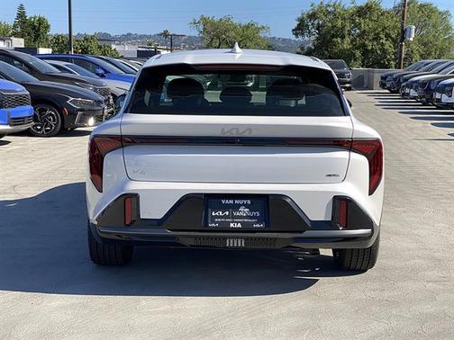 Snow White Pearl 2026 Kia K4 GT-Line Turbo
