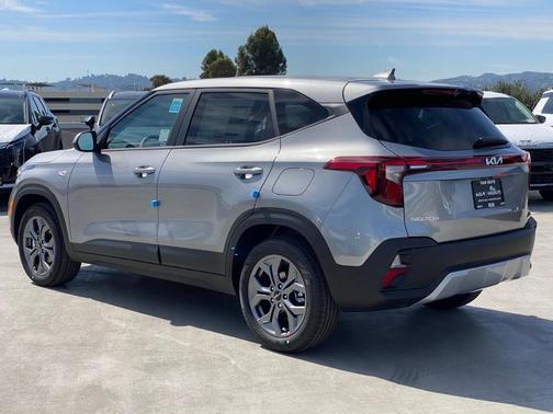 Steel Gray 2026 Kia Seltos LX