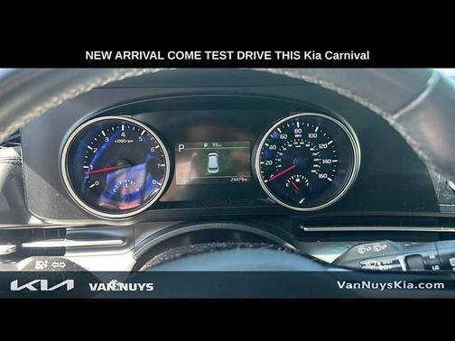 Aurora Black Pearl 2024 Kia Carnival LX