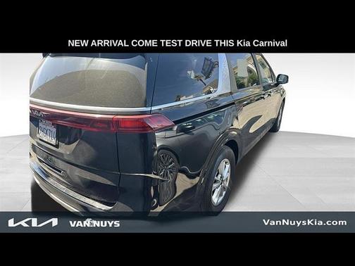 Aurora Black Pearl 2024 Kia Carnival LX