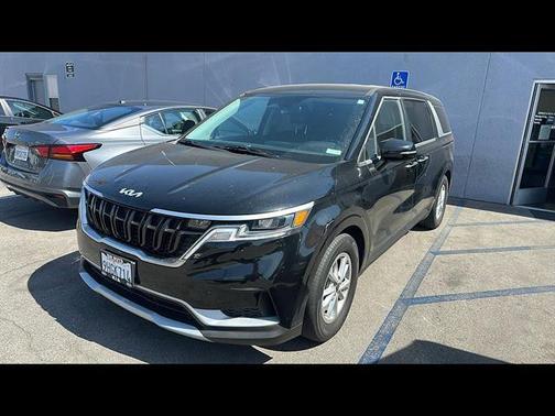 Aurora Black Pearl 2024 Kia Carnival LX