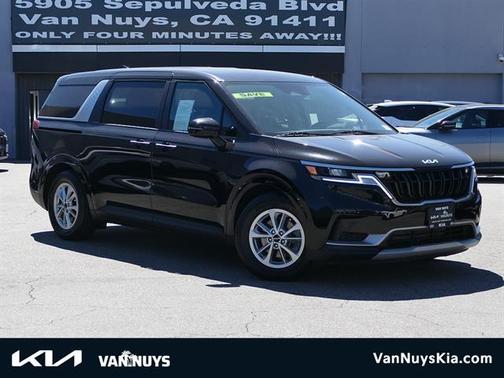 Aurora Black Pearl 2024 Kia Carnival LX