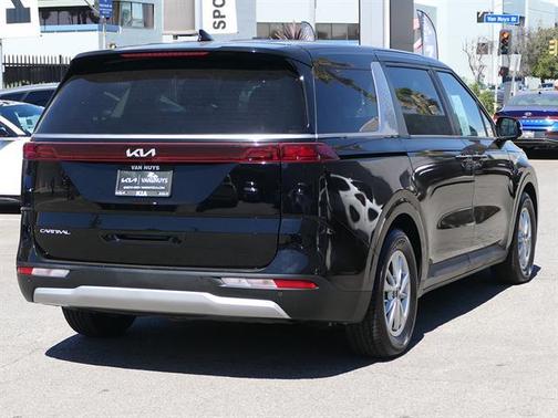 Aurora Black Pearl 2024 Kia Carnival LX