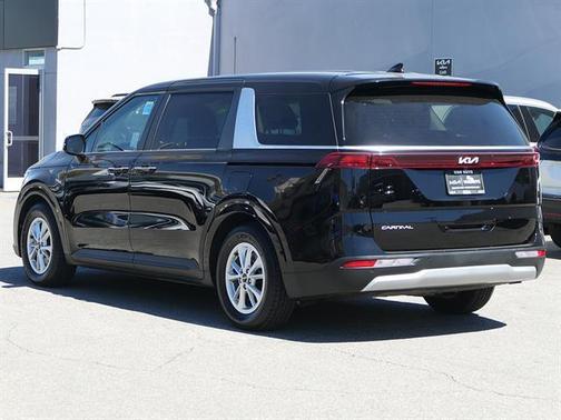 Aurora Black Pearl 2024 Kia Carnival LX