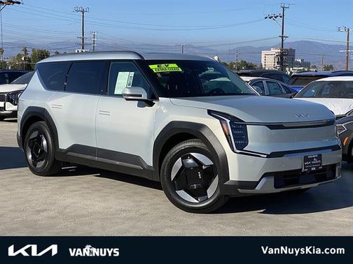 Ivory Silver 2024 Kia EV9 Wind