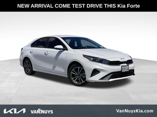 Snow White Pearl 2023 Kia Forte LXS