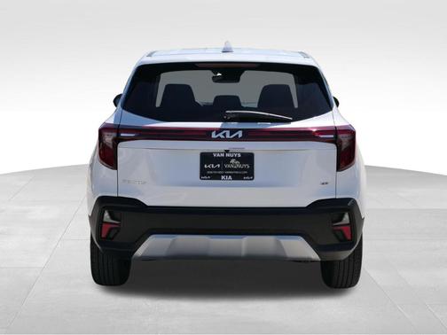 Snow White Pearl 2025 Kia Seltos LX